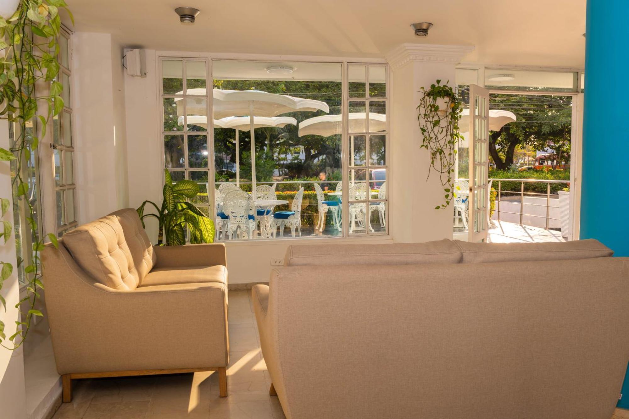 Coral Reef Hotel 3*