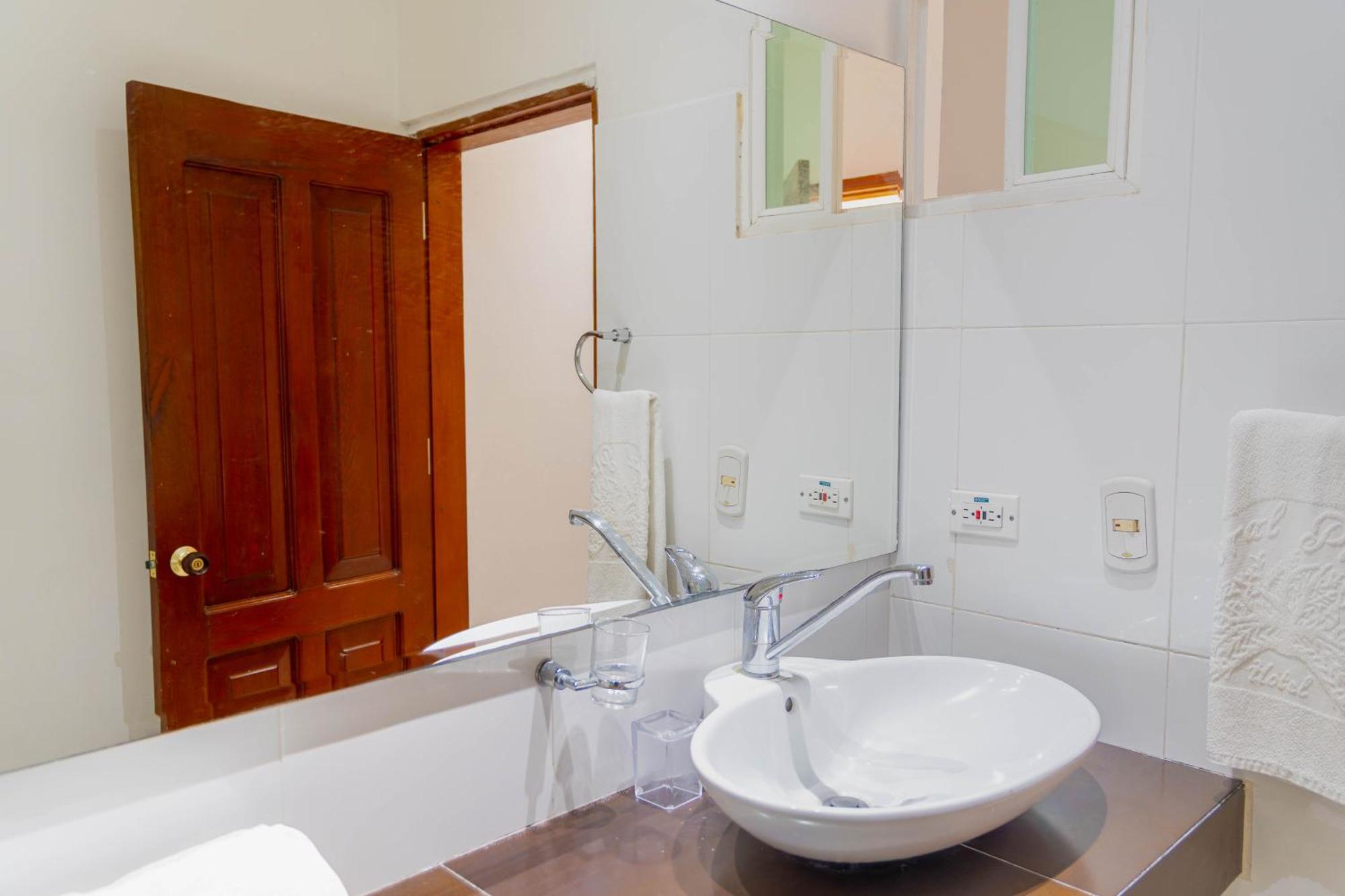 Hotel Coral Reef Cartagena Hotel 3*